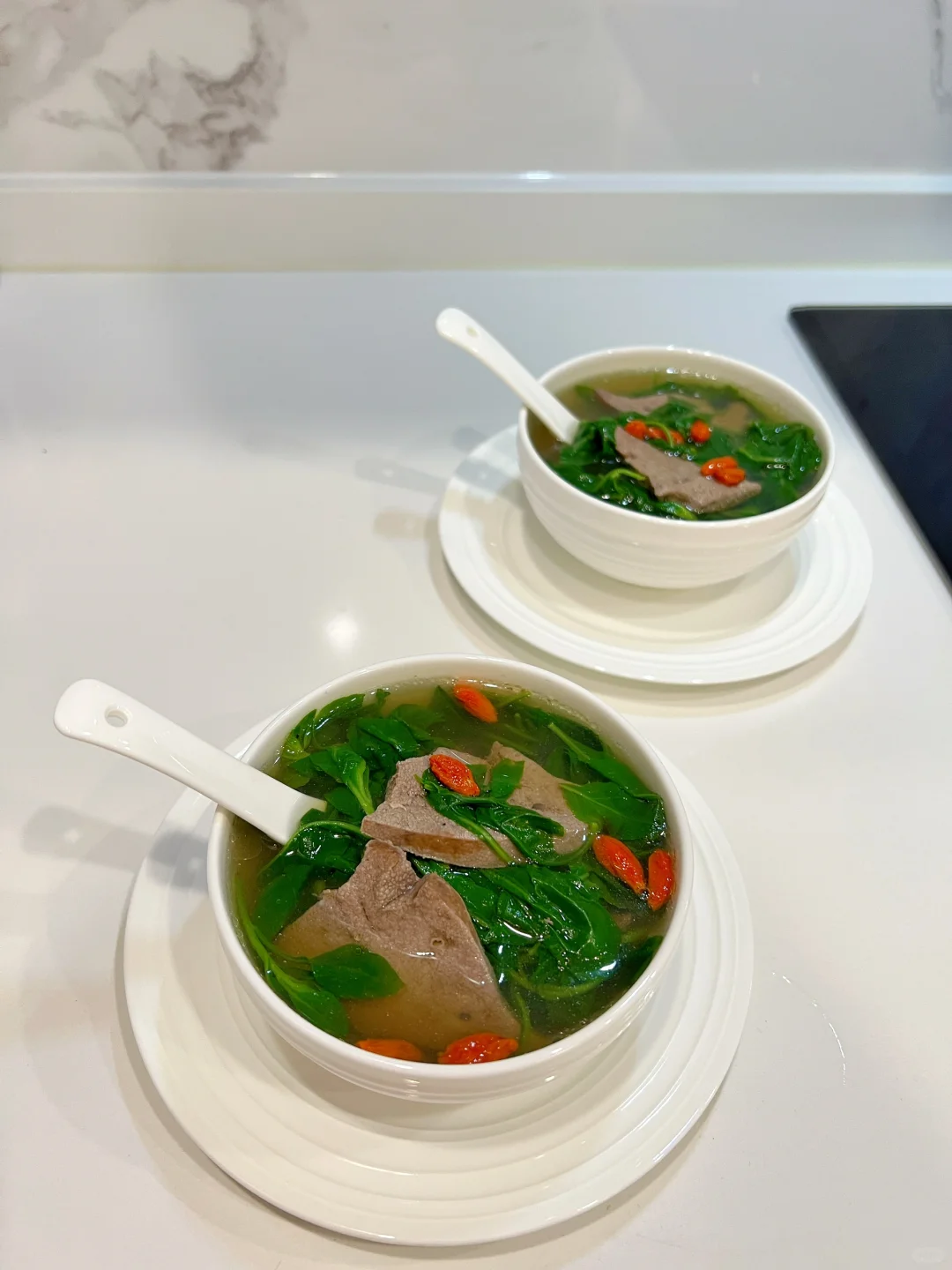 夏季食补|补铁补血枸杞叶猪肝汤