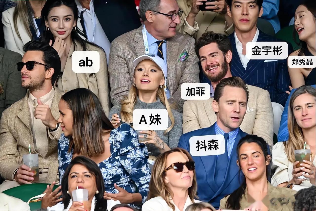 次元壁破了！这什么奇妙的同框画面啊[惊喜]

