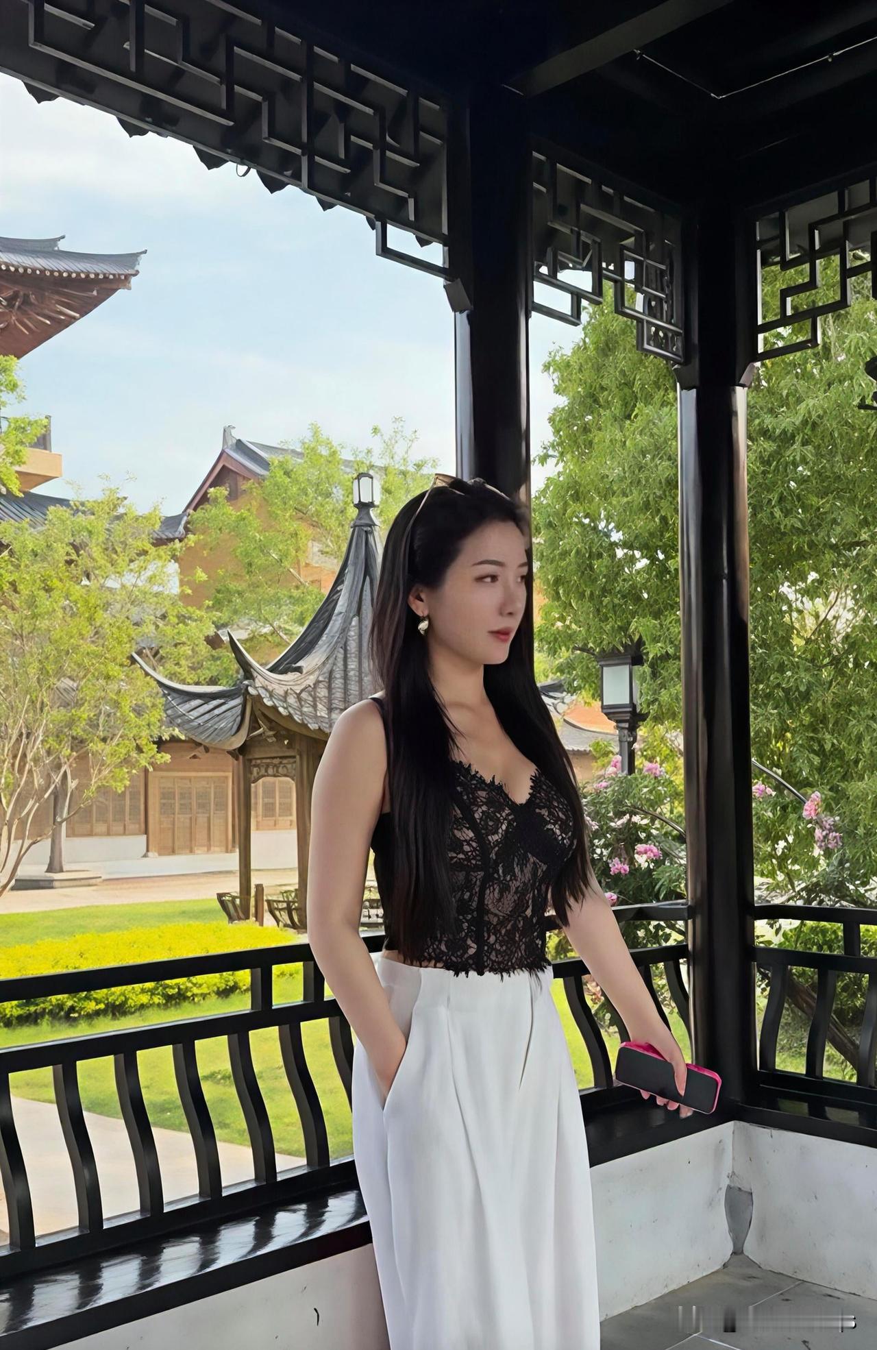 万般繁华，终归一粥一饭；
千般折腾，不过一念之间。