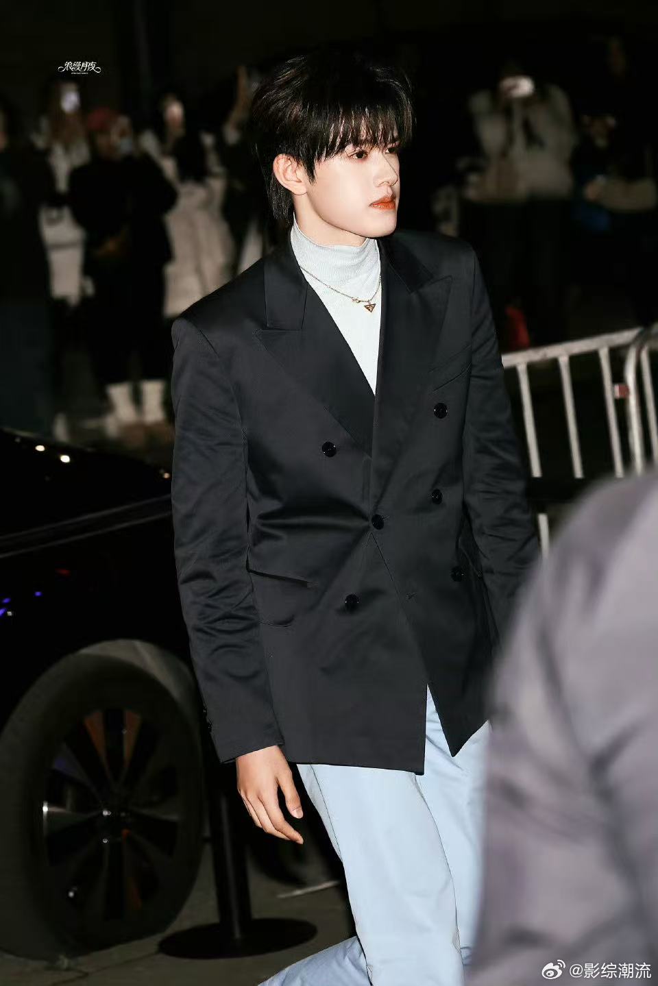 张极Prada花园工厂英语解说 谁懂啊，张极的英文口语真的好出圈，讲解花园工厂时