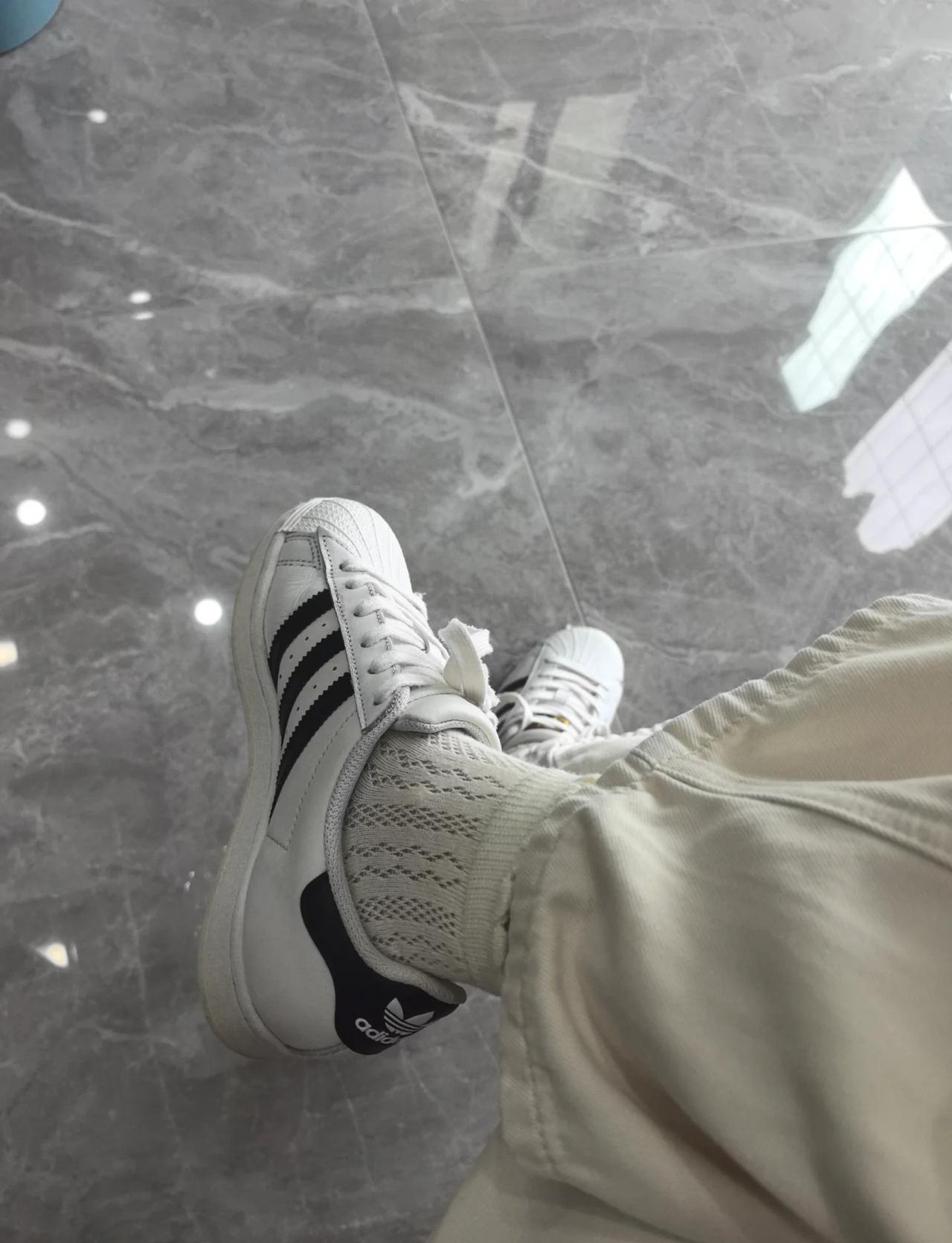 贝壳头 网眼袜
情绪忽明忽暗 心情起起落落贝壳头