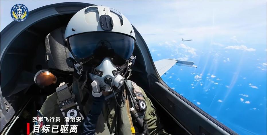 黄岩岛实控全面升级！美日菲密集联动，南海仲裁十年节点暗流汹涌
 
南海局势迎来关