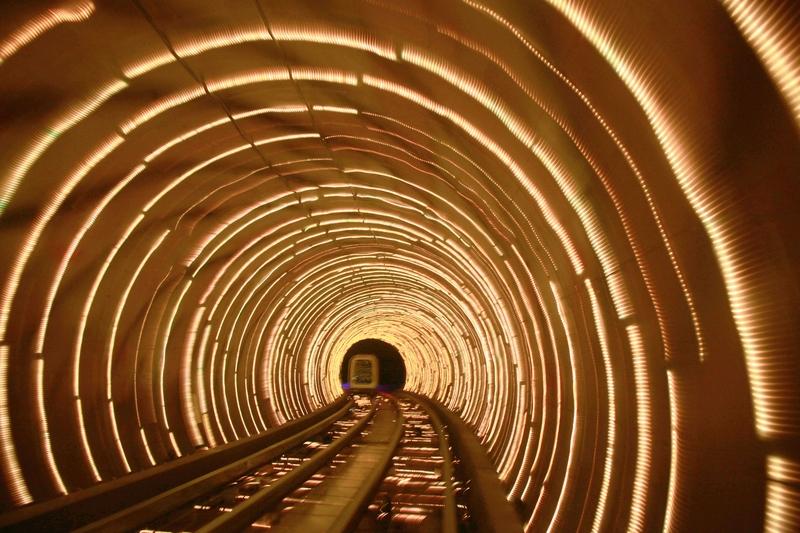 人类科技会不会倒退？这还真不好说。历史上也有过科技发展停滞甚至局部倒退的时期，像