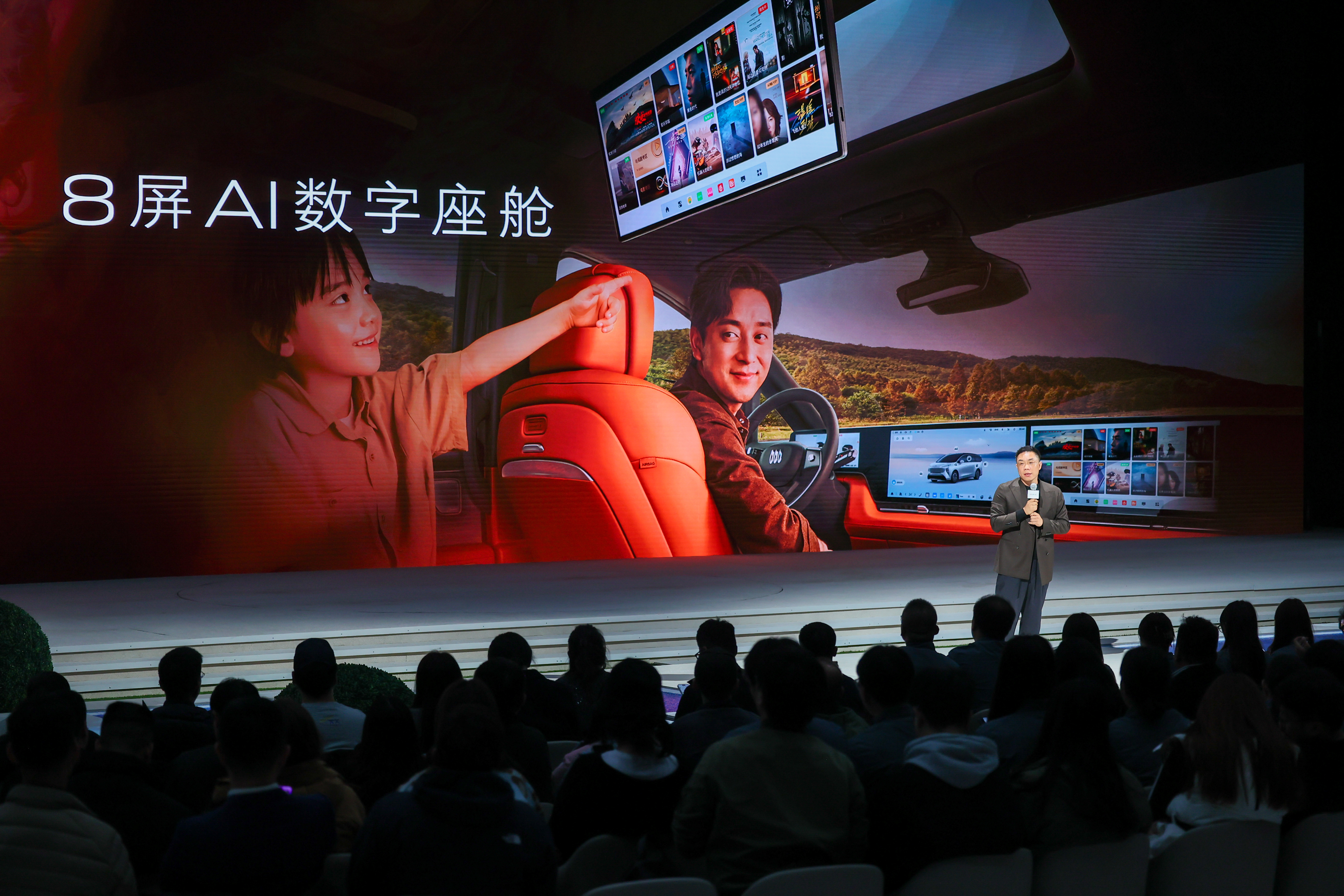 世家是一台绝对意义上的家用MPV中的MVP，从安全到功能，从空间到用料，全部都是