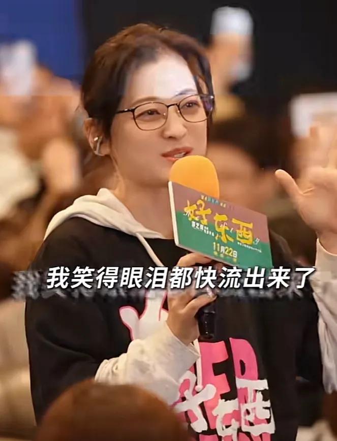 梅婷女儿快快，这么小就跟赵又廷合作拍电影了，梅婷也是全家上阵一起支持女儿。女儿在
