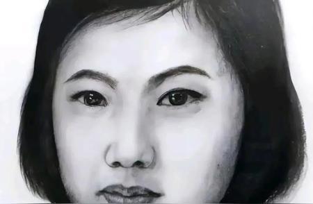 1943年，日军当众对怀孕的王光行刑。她被悬吊在屋顶，全身一丝不挂，残忍的日军还