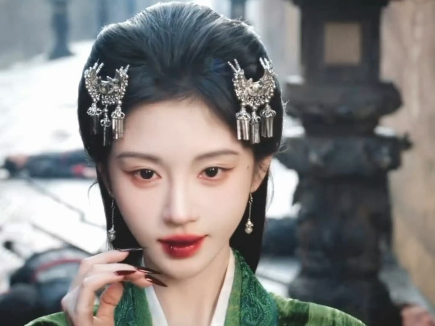 鞠婧祎｜月鳞绮纪官方海报一览，所有人保持口腔干燥！这个露芜衣的神级镜头夯爆了月鳞