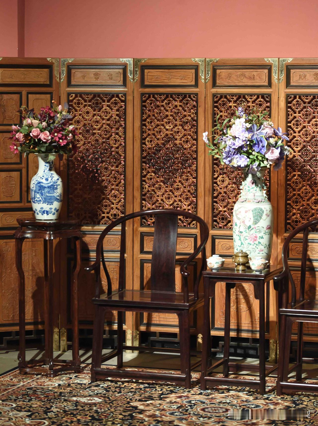 没有爆星的小叶紫檀圈椅毫无收藏价值
好木出好器，匠心见真章。
细腻的木纹、流畅的