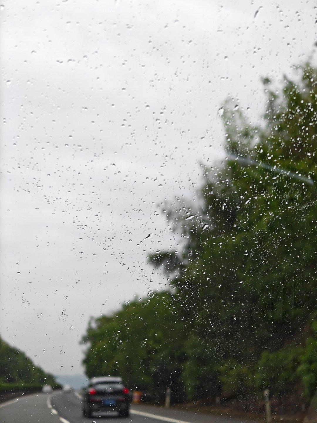 厦门下雨了，我昨晚洗的车