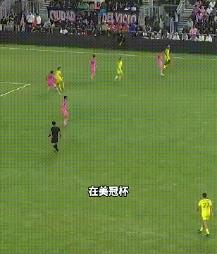 梅西人都看傻了，迈阿密3名后卫把自家门将挤开，对手打空门得分，真是三个臭皮匠，坑