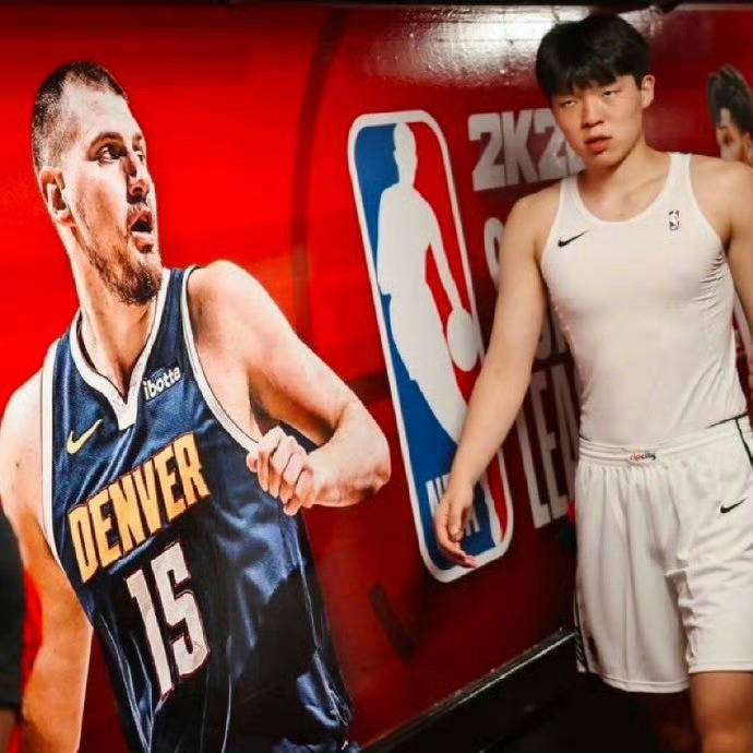美媒：如果杨瀚森三年后能拿下4年2亿美金的合同，中国男篮就能进奥运会 ​[嘻嘻]