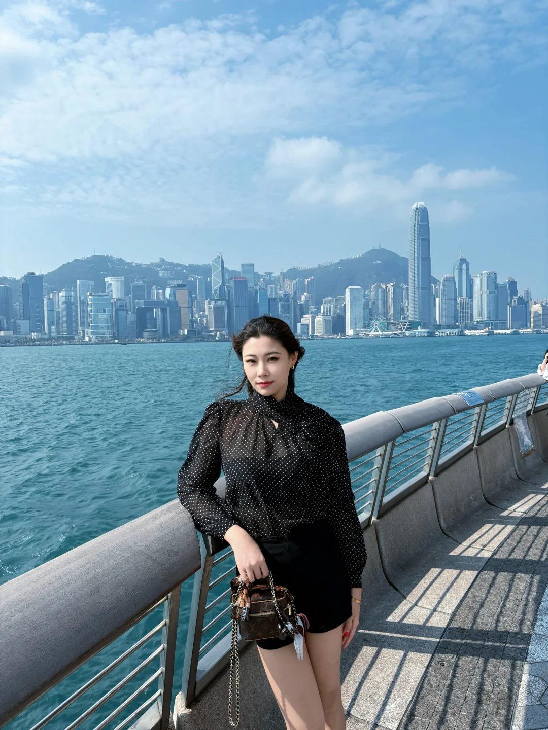 香港天气晴｜去维多利亚港吹吹风