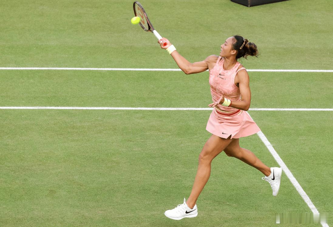 WTA250诺丁汉签表郑钦文vs萨卡里两人交手4次，2-2平分秋色本站比赛约维奇