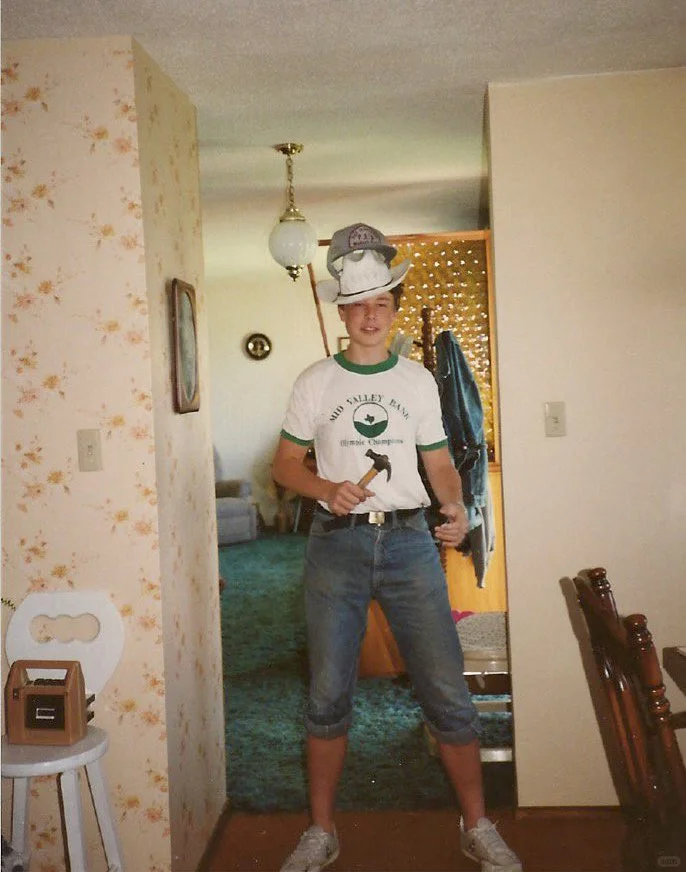 伊隆·马斯克在堂兄的农场工作时度过了 18 岁生日🤠