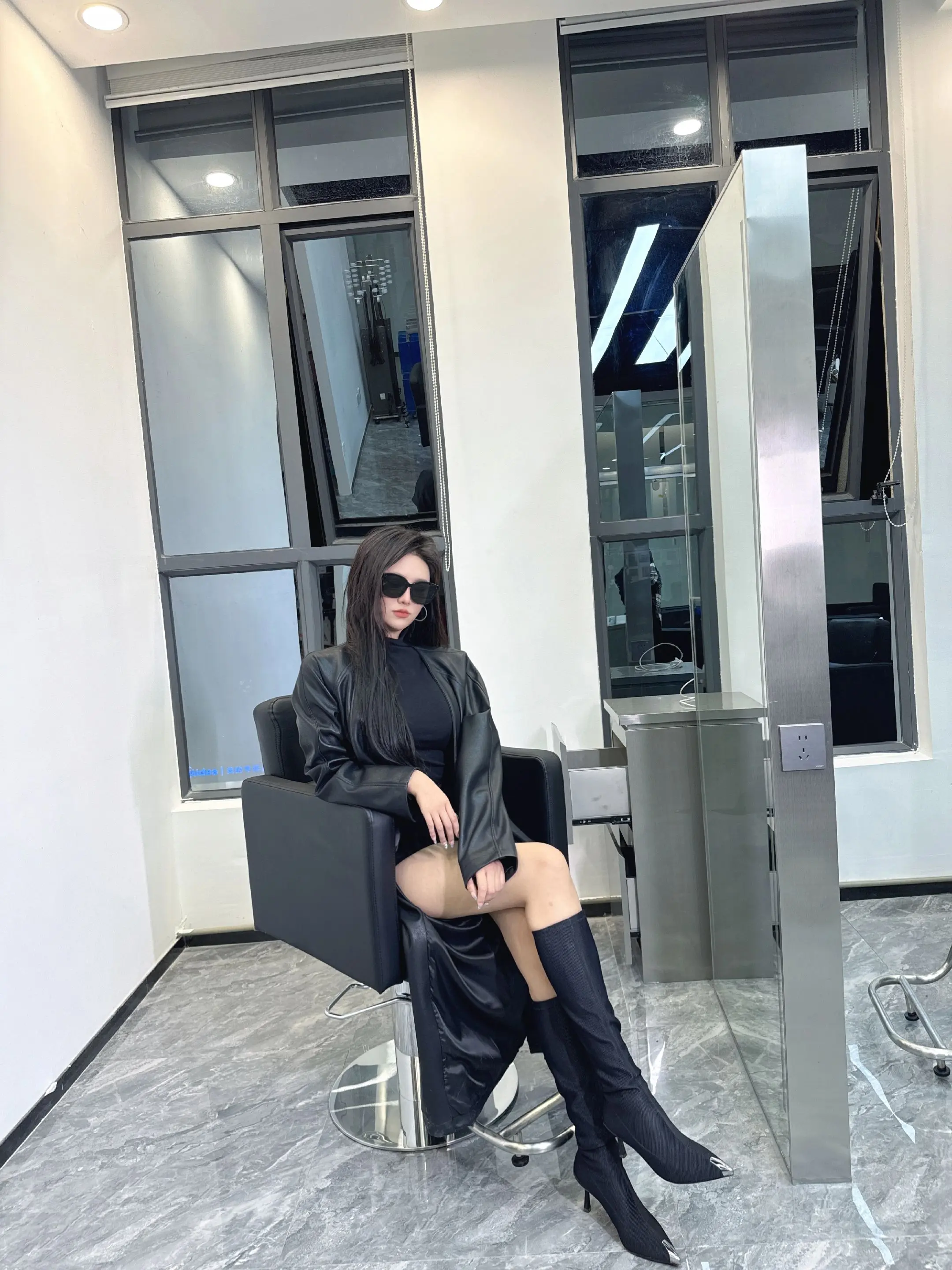 不是很漂亮 就是有点自信 活的这么潇洒