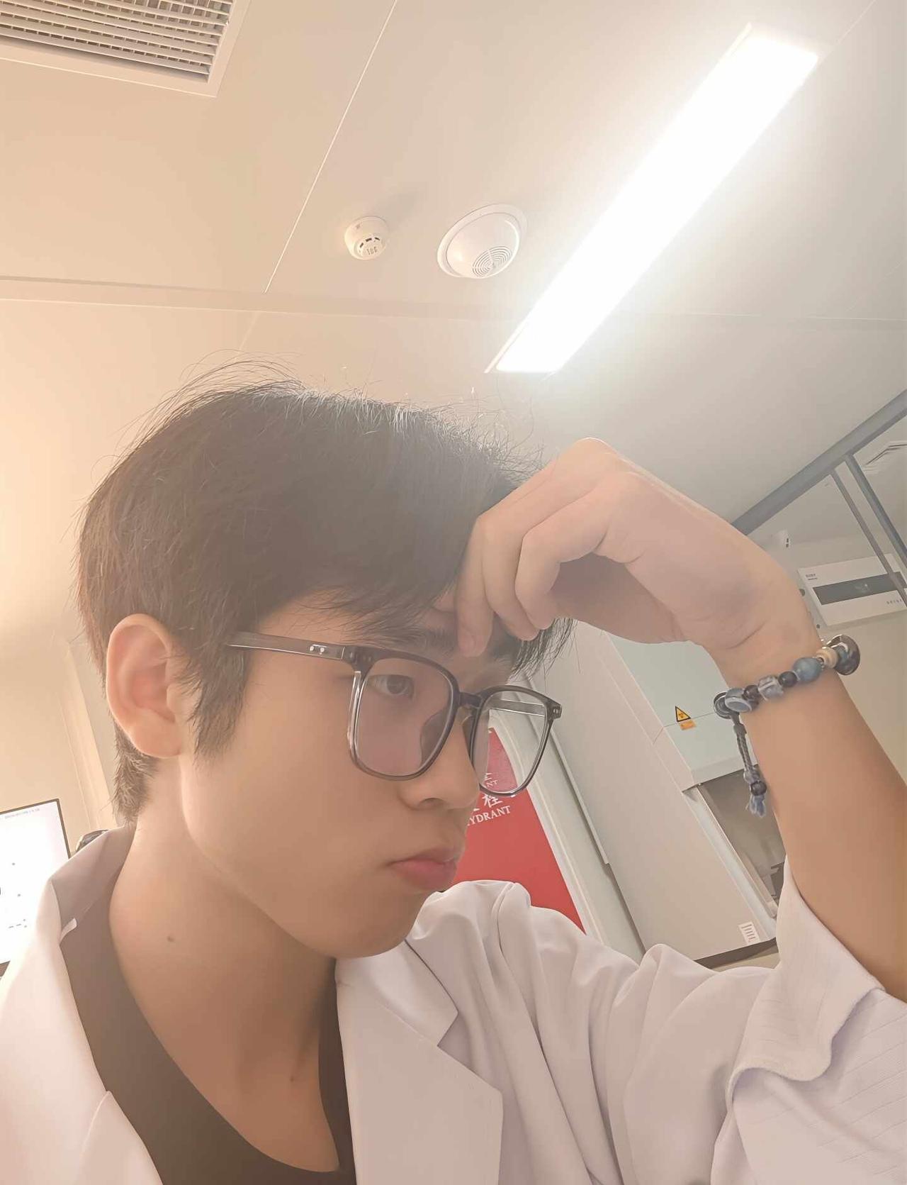 我不是转行了吗，怎么又回到了医院😰
学医 实验室牛马自闭牛马😓cpdd自闭日