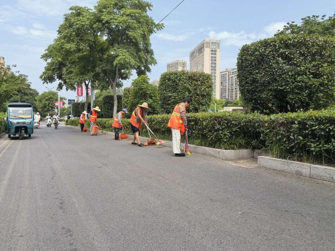 最近一段时间全国不少城市都开启了超长高温模式，连续多日气温突破35摄氏度。当我们