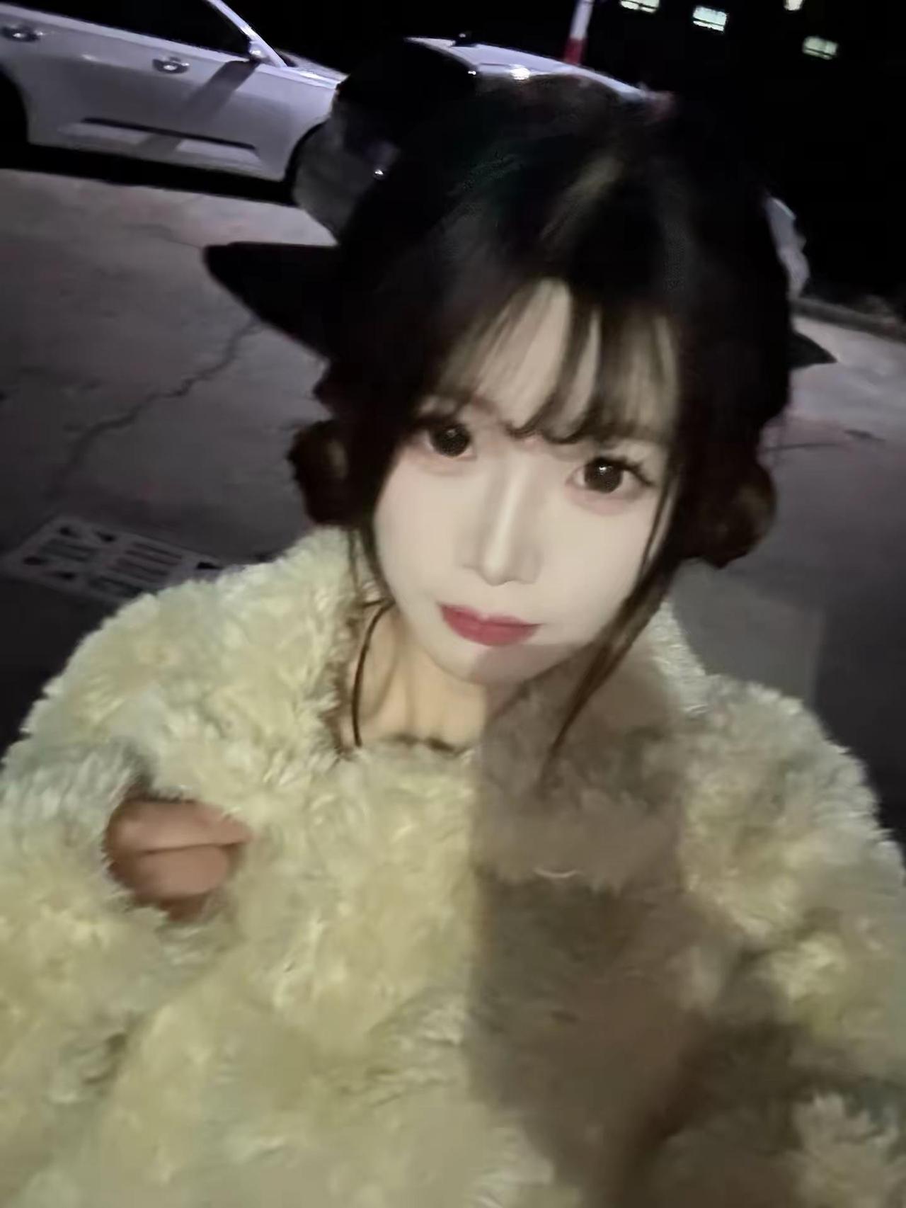 她好甜 得想个办法和她约会՞⌯˃ ᵕ ˂⌯՞ᯐ 06的都长什么样 对视8秒爱上我