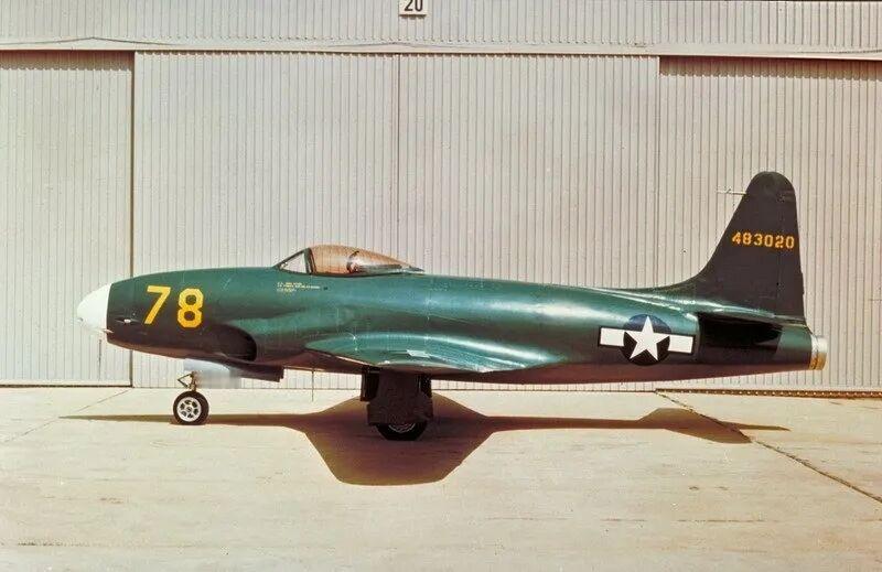 1944年1月，美国陆军航空队的洛克希德XP-80“流星”战斗机的原型机，“Lu