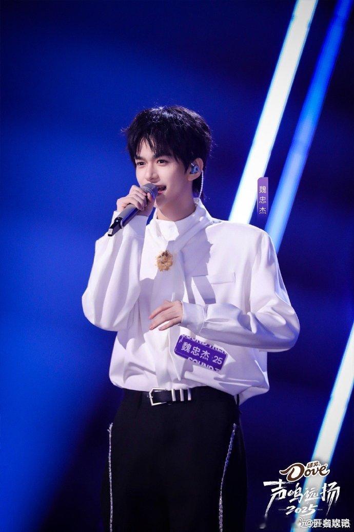 魏忠杰就在这瞬间声鸣远扬直播魏忠杰《声鸣远扬》这一瞬间的舞台表现太圈粉了！从容不