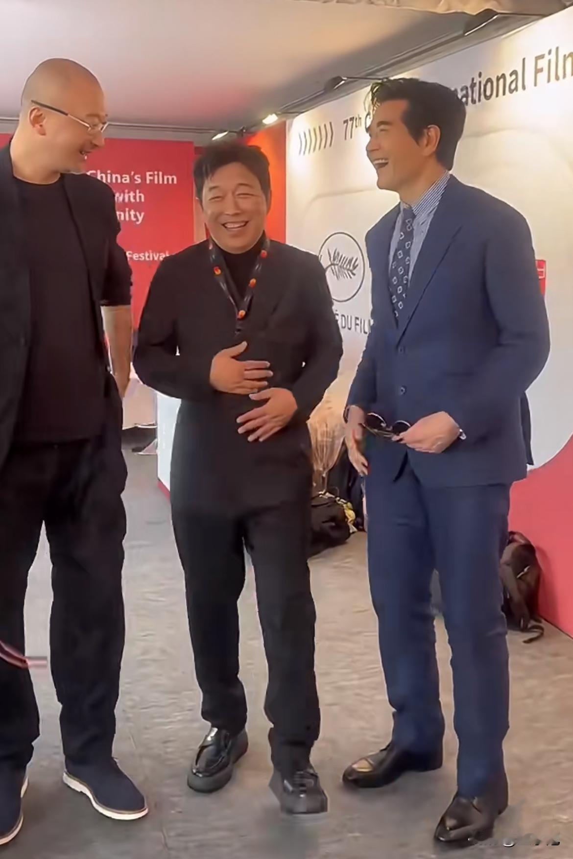 人间清醒黄渤是懂自己给自己挖坑的，且很有自知之明！
192cm的管虎导演，在戛纳