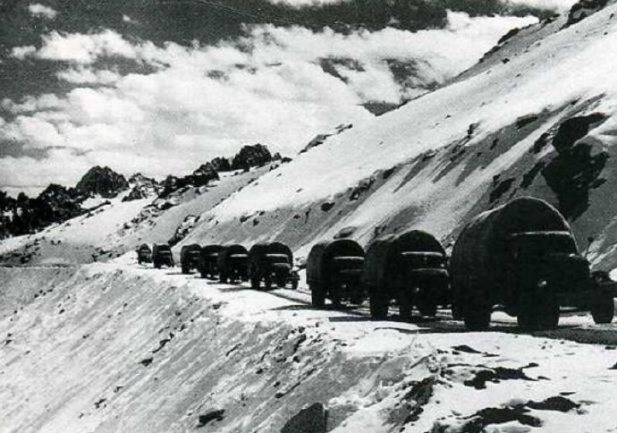 历史上的今日  1954年12月25日，康藏公路、青藏公路全线正式通车。拉萨各界