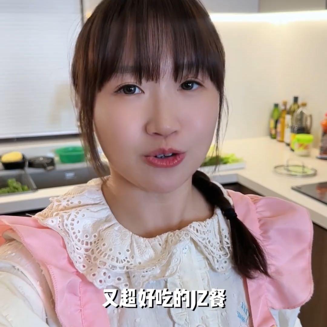 麦琳分享减脂餐麦麦酸汤真的能瘦吗，但是她真的瘦的挺多的，这个季节最适合减肥了，大