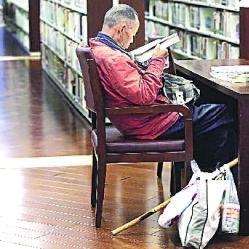 杭州被投诉的 “流浪汉”，是韦思浩先生，毕业于浙大，为避开世俗赞誉，也不想让受助