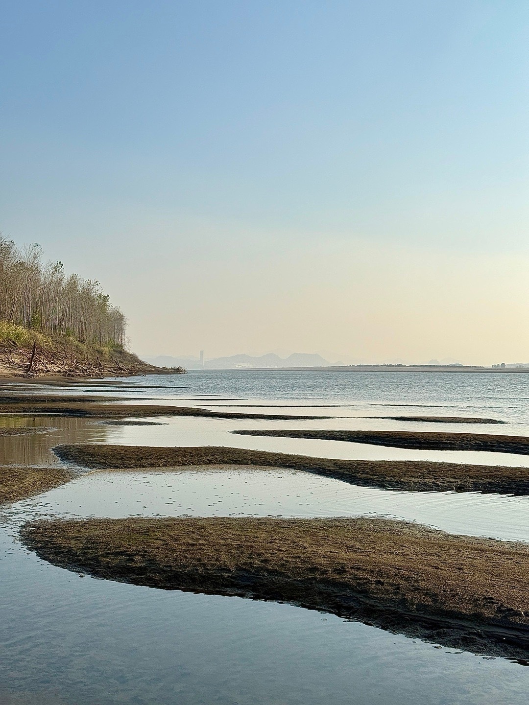 人永远都能想出一套哲理，来为自己缺乏勇气找借口。 