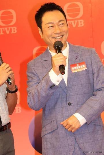 [送心]2020年，演员黎耀祥在众人不解的目光中，卖掉他在香港的房子，拿着135