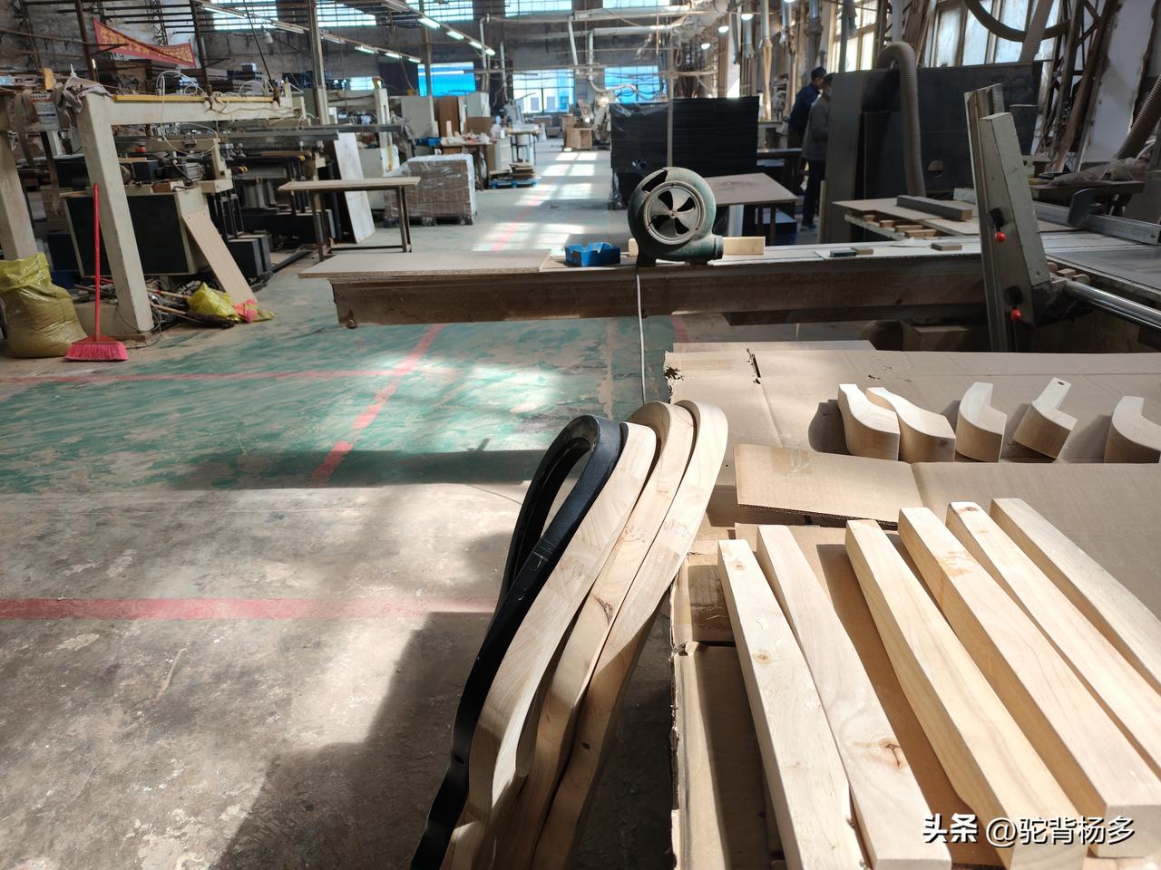 天南地北大拜年3月5日出太阳了，阳光照进车间让人瞬间有一种舒服的感觉，这或是上班