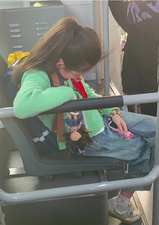 现在的小朋友，物质条件非常富足，但是精神层面的却未必有那么“富足”，甚至“起早贪