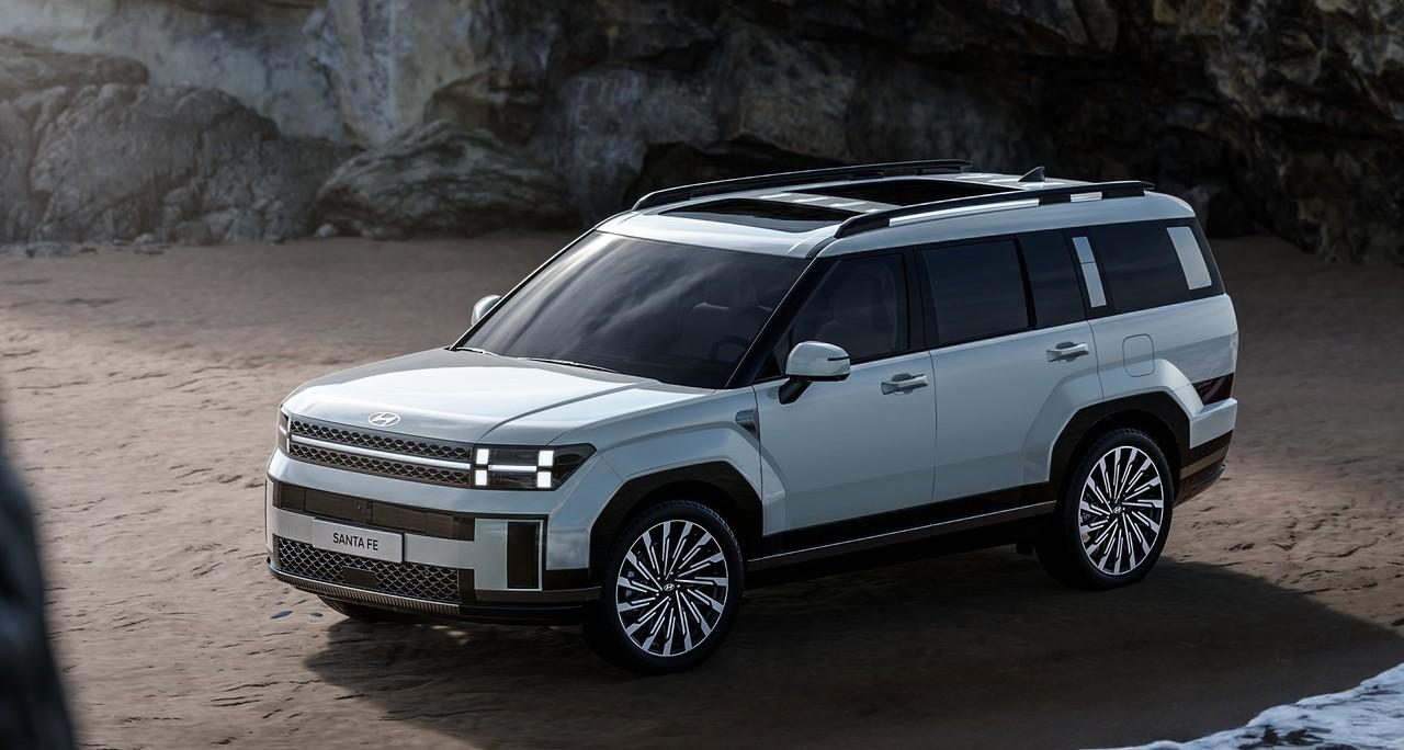 【胜达中期改款曝光：设计换新 + 增程动力来了！】
目前在售的第五代胜达于 20