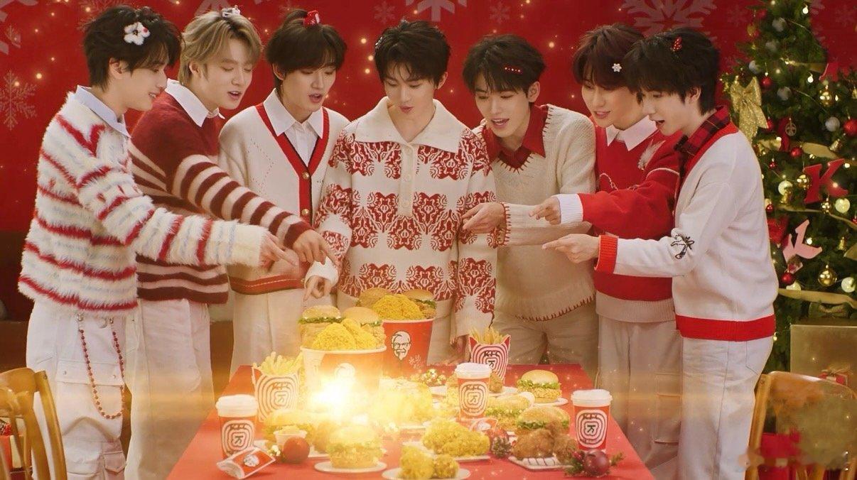 时代少年团的节日桶你有了吗 的充电秘诀被我发现啦！看最新物料里他们围坐分享热乎乎