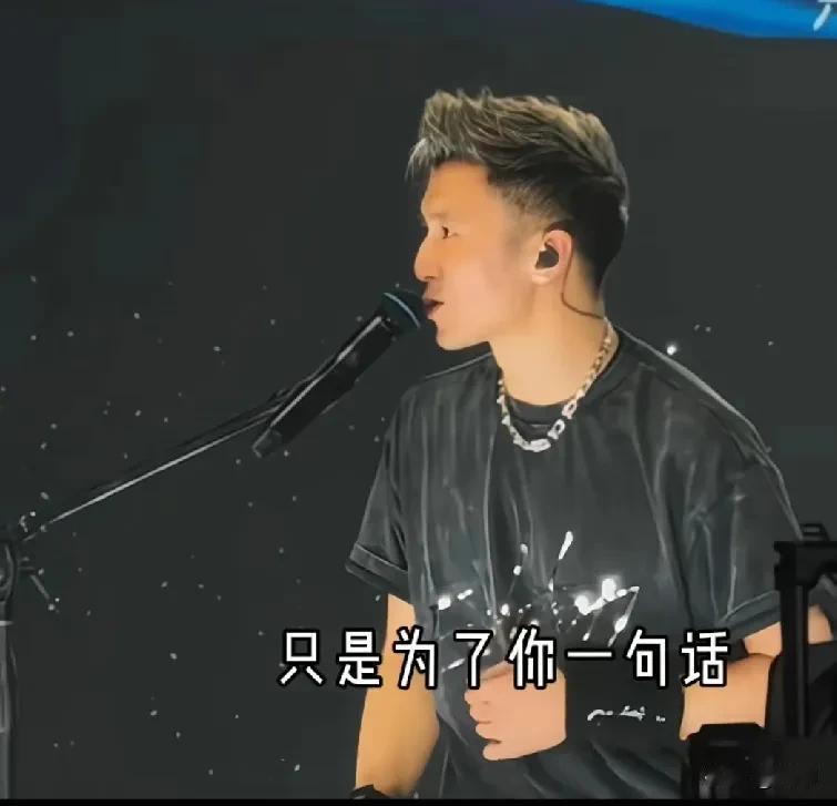《谢霆锋开演唱会》太甜了！
熟悉的旋律响起，
仿佛回到了1999年！
因为爱，所