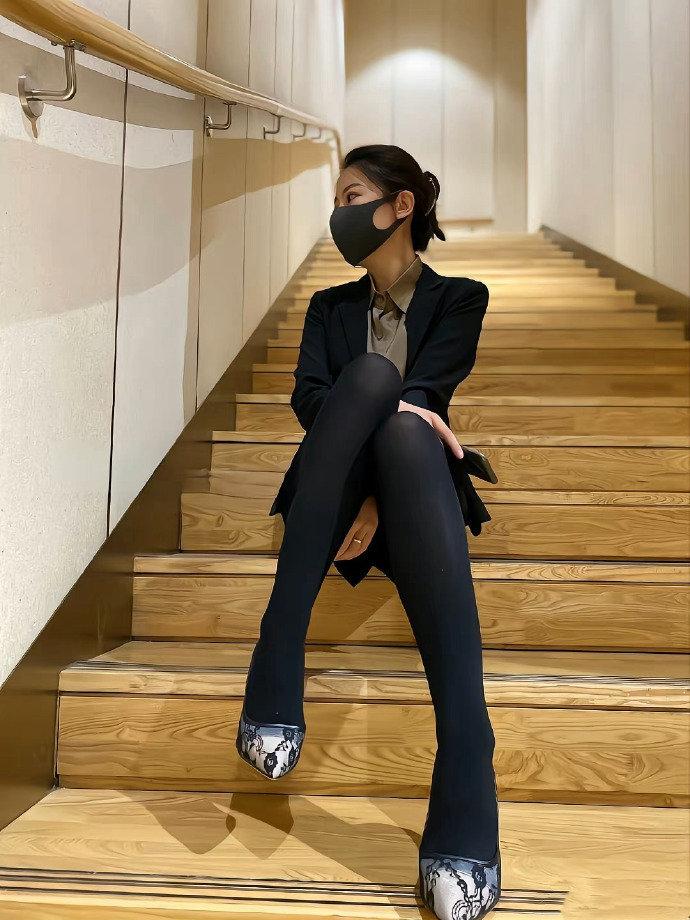 一人说一个秘密吧，反正这里谁也不认识你[吐舌] ​​​ ​​​​