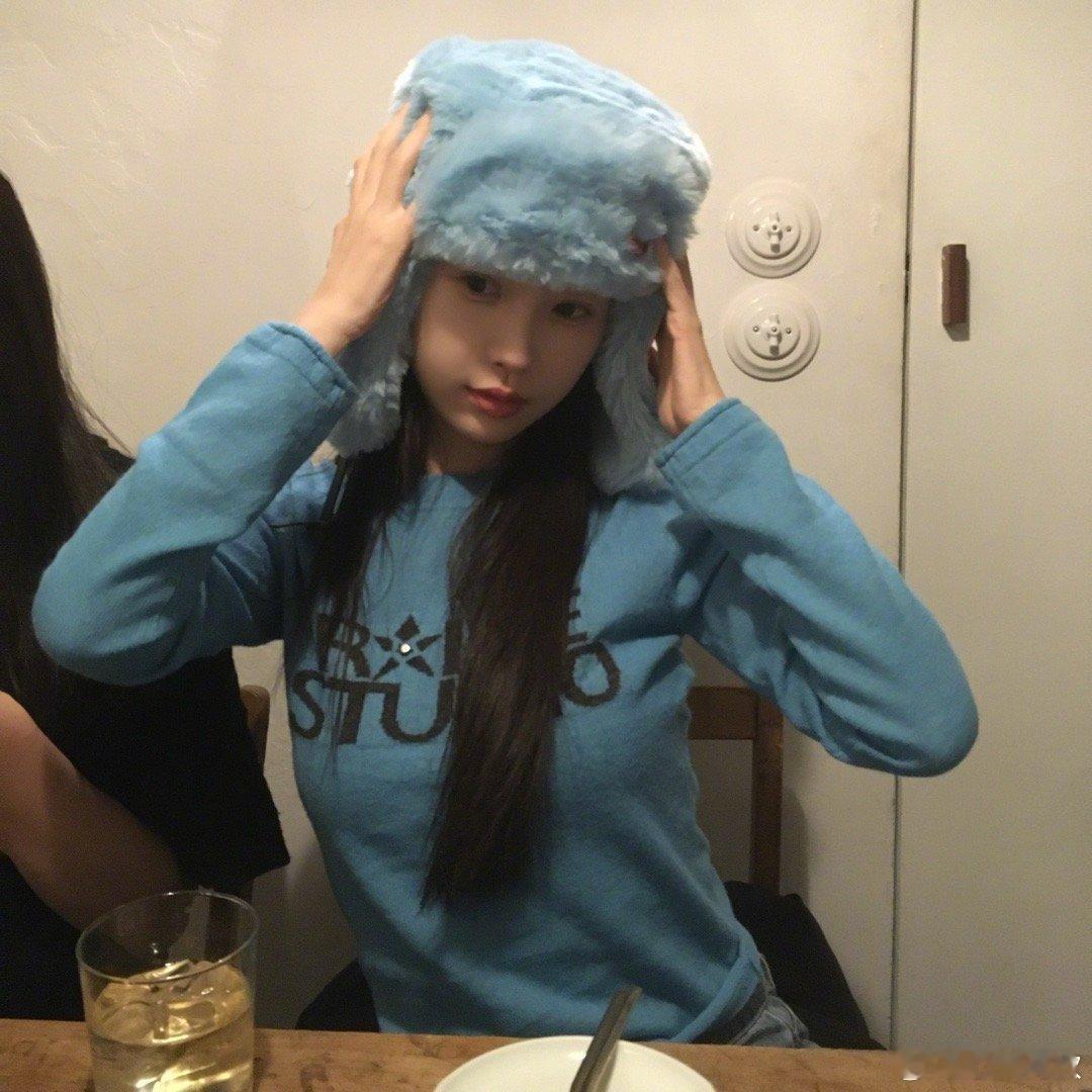 ✨虞书欣云之羽✨虞书欣眼中的天 总是 耀眼的蓝 离港的船 扬帆 静待风来 它说冲