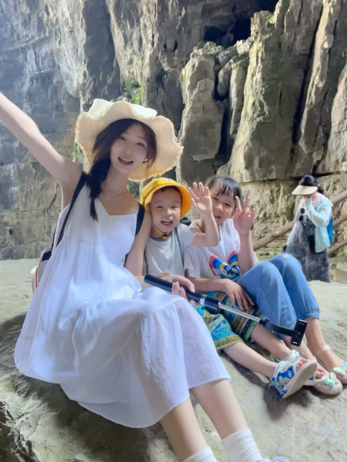亲爱的弟弟 一开始想发这个视频的时候，以为没什么照片可发，没想到相册里...
