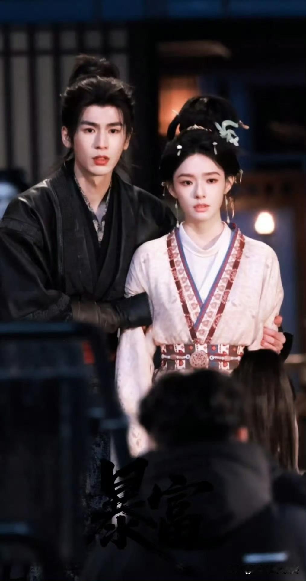 张凌赫还能走出古偶圈吗？他几乎与圈内正当红的女明星都合作了遍。这不张凌赫背林允路