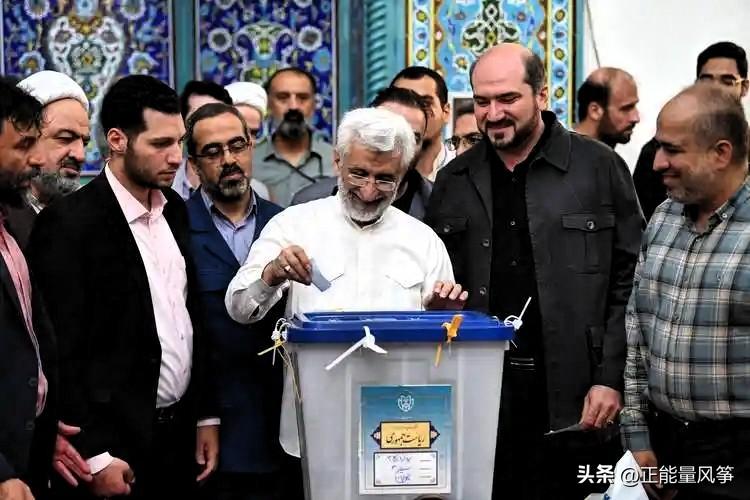 伊朗最高领袖并非通过全民普选产生，而是由特定机构“专家会议”推选，其产生过程涉及