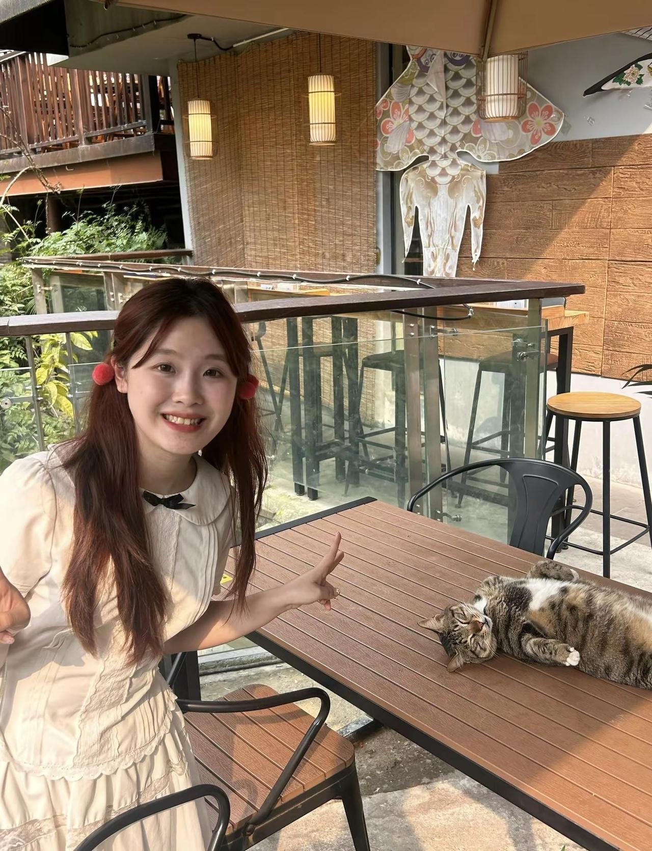 一会太阳一会暴雨的重庆 氧气女孩 城墙上的夏天 初恋裙 初恋脸