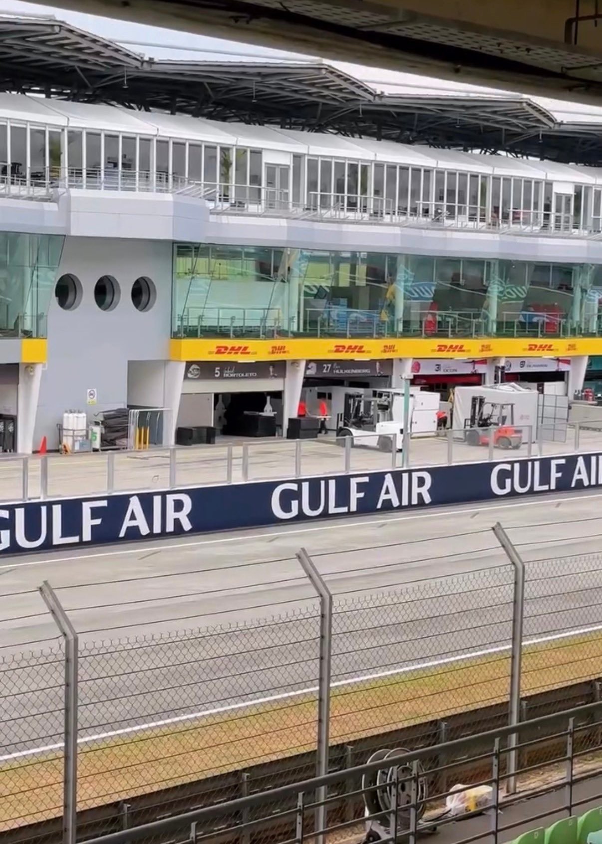 F1[超话]2026F1巴林大奖赛雪邦站 巴林大奖赛的主看台 ​​​