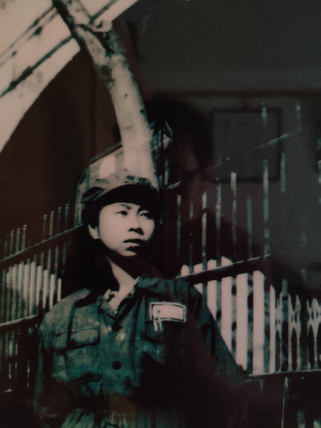 #中国摄影四十年# 昨天带着马上93岁的林老师看摄影展，感觉是带着真的历史见证者