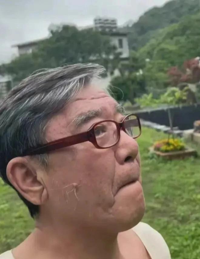 1990年，李立群从台湾回到大陆并找到了同父异母的大哥，当看到大哥家那一刻他愣住