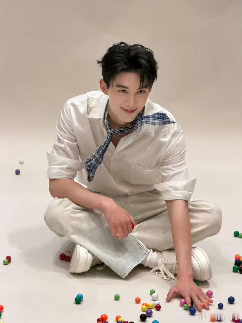 吴磊笑得好明媚吴磊花絮live吴磊花絮live，笑得好明媚，