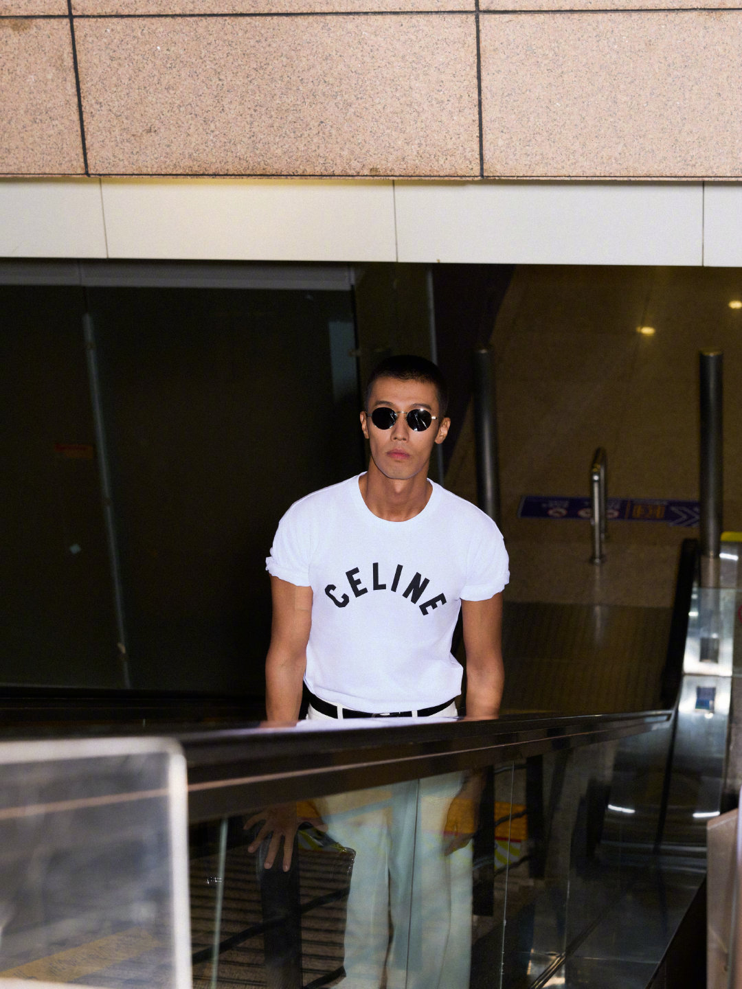 周游 in CELINE ✈️🇫🇷 启程前往 巴黎男装周，将出席Printe