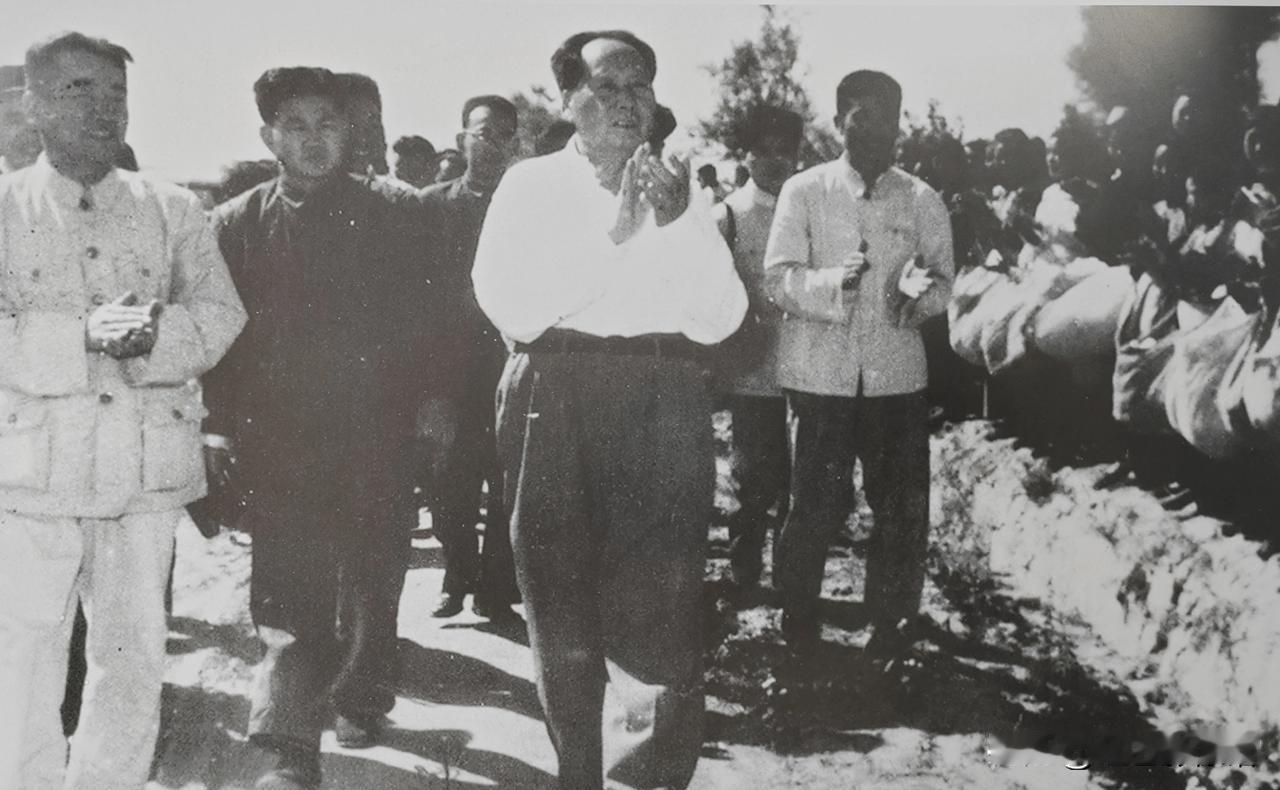 1959年9月24日毛泽东视察成安棉花丰产方