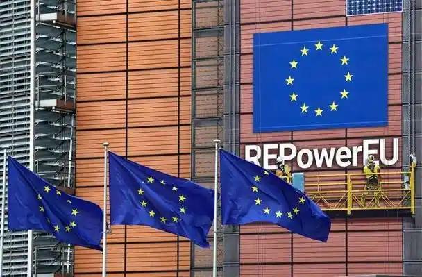 中东那边局势一紧张，能源价格直接飙上天，不少行业快撑不下去、濒临摆烂，关键时刻，