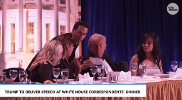 昨晚特朗普应该是经历了一次未遂的刺杀事件
特朗普在华盛顿希尔顿酒店举行的白宫记者