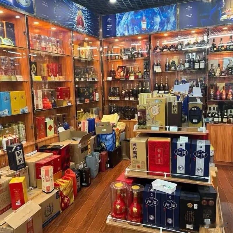 白酒经销商一年亏3000万！18家酒企业绩暴跌，厂强商弱把人逼疯！
 
白酒圈今